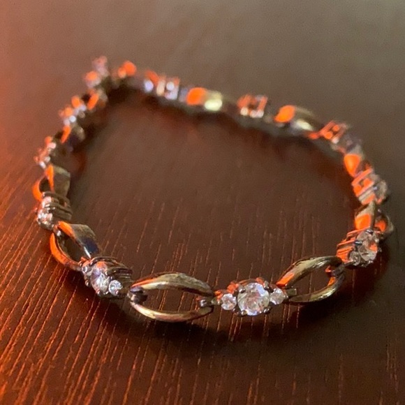 Dainty 925 Sterling Silver Clear Gemstone Bracelet Delicate - Picture 2 of 7